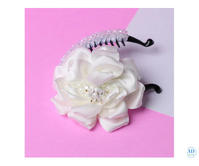 Statement Style Starts at the Top: Trendy Hair Clips for Women