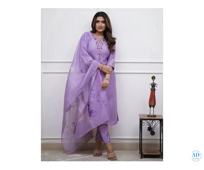 Aardiva: Women Emroidered Straight kurta set.
