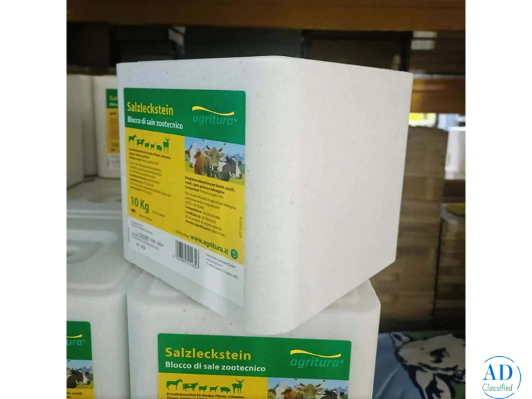 Blocco Salino Minerale 10kg – Fonte di Nutrimento Naturale per Animali da Allevamento
