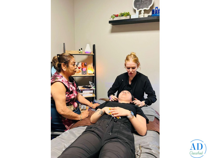 Salon and Parlor Services Offered by Suman's Beauty Hut Janakpuri