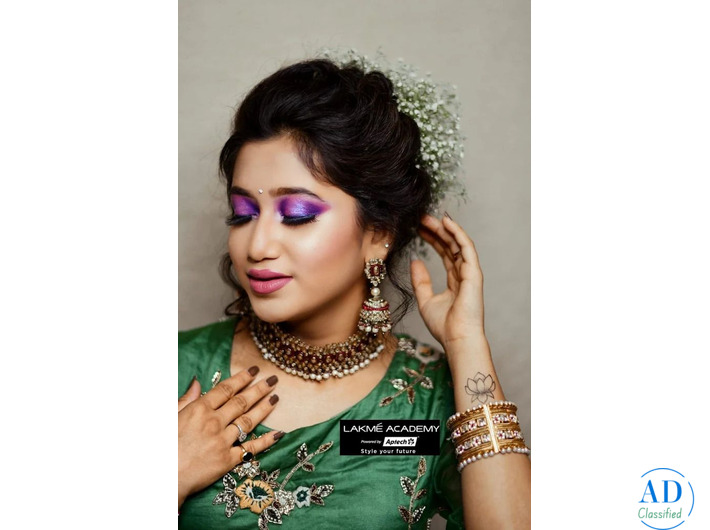 Lakmé Academy Powered By Aptech:-Nail Art Course Satellite Ahmedabad