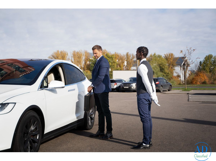 Luxury Limousine & Chauffeur Services in Qatar