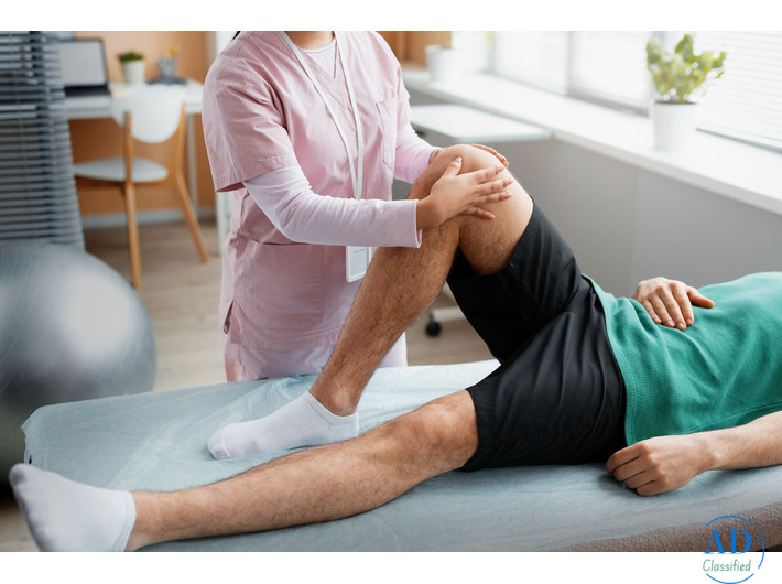 Knee Replacement Recovery with Home Physio in Noida
