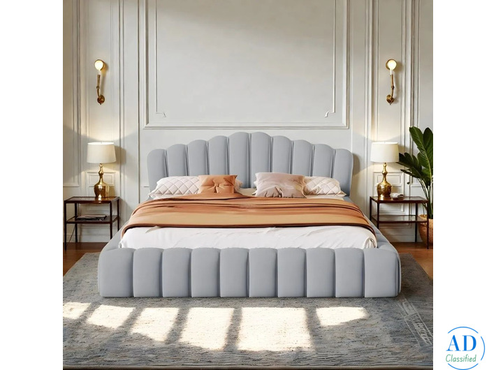 ScallopDream Light Gray Tufted Bed