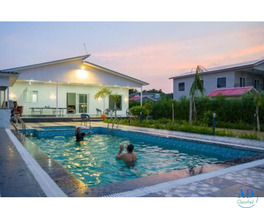 Affordable Farmhouse in Noida – Ready to Move Property