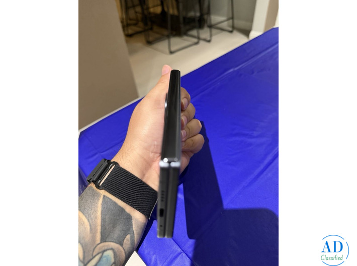 Selling New GOOGLE Pixel 10 Pro Fold Carrier Unlocked 256GB NEW