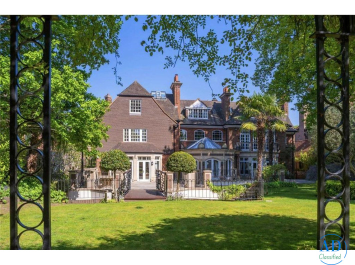 Discover Luxury Homes in London's Most Prestigious Neighbourhoods with Arlington Residential