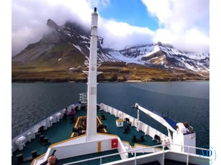 Daily Zodiac Landings on Oceanwide North Spitsbergen Cruise