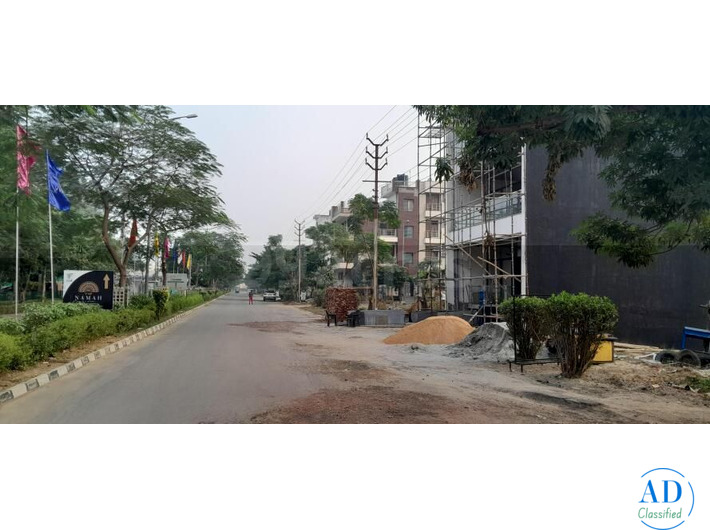 How can you find the right plot in Wave City Ghaziabad?