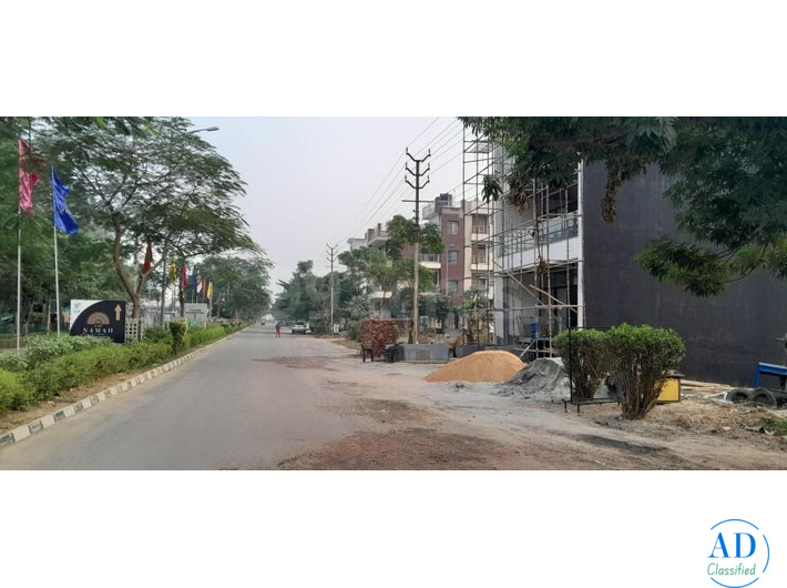 What amenities are available in Plots in Wave City Ghaziabad?