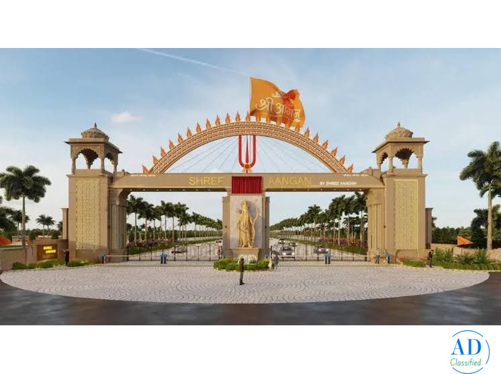 What types of plots are available in Shree Aangan?